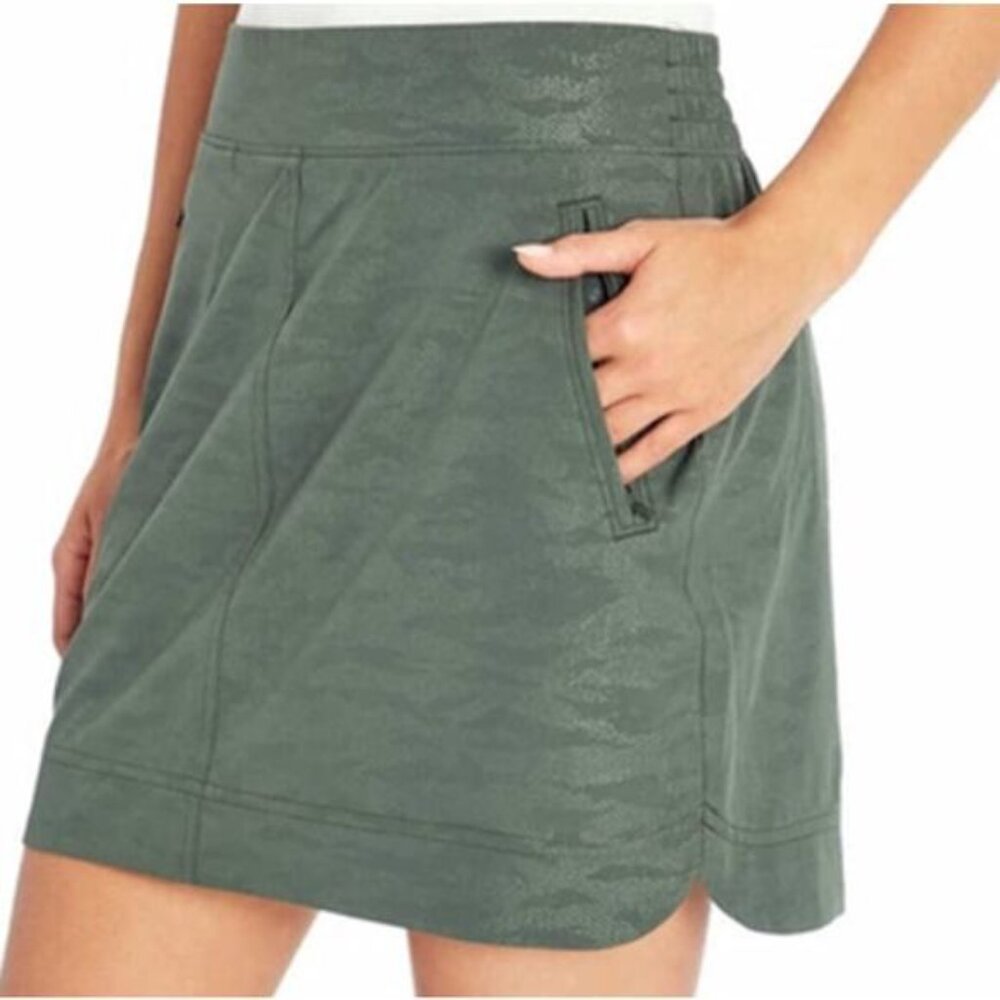 Orvis Embossed Pull On Travel Skort Womens Size XL Green Camouflage